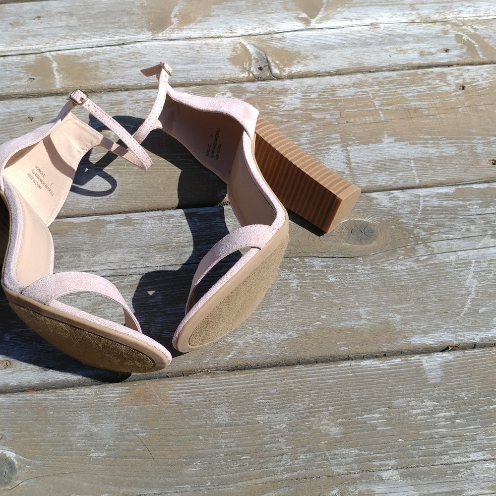 Sandals - Picture 2 of 5